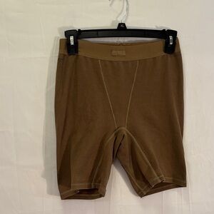 Skims outdoor biker shorts sepia